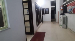 Hotel The-bird near Doon university with air conditioning
